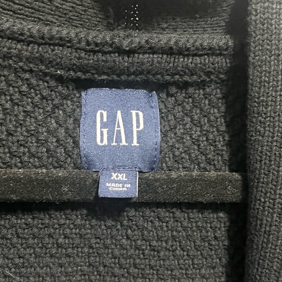 GAP - Picture 4 of 4